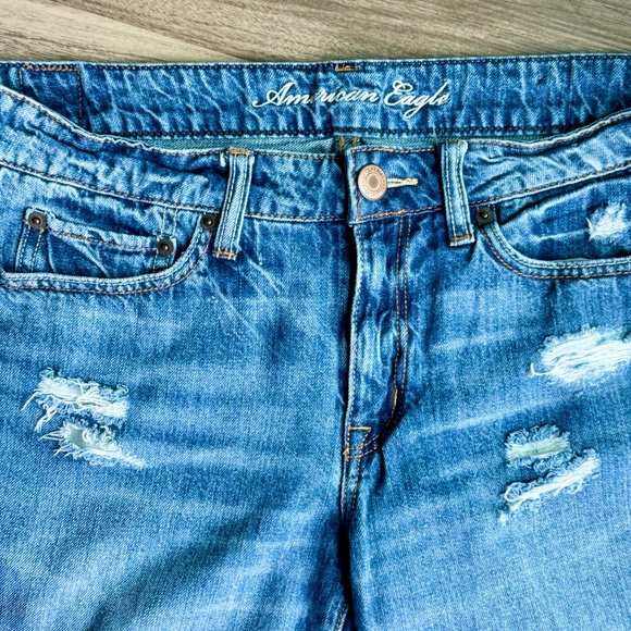 American Eagle Mid-rise fit Distressed Denim Medium Wash Cutoff Shorts Size 8 - Picture 3 of 13